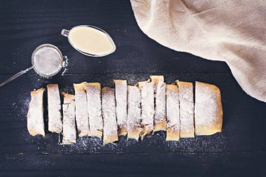 siyah arka plan üzerine Strudel