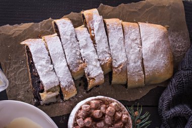 siyah arka plan üzerine Strudel