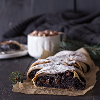 siyah arka plan üzerine Strudel