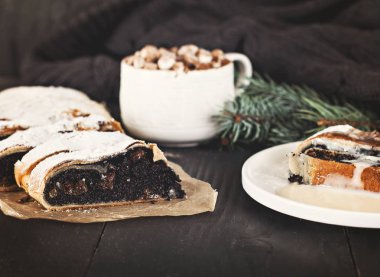 siyah arka plan üzerine Strudel