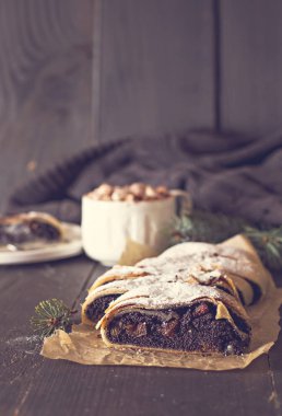 siyah arka plan üzerine Strudel