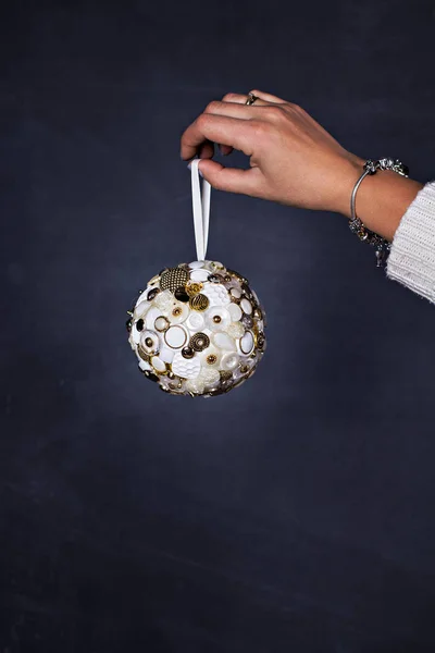 Bola blanca de Navidad — Foto de Stock