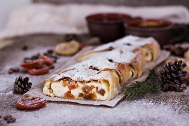 Strudel Kuruyemiş ile