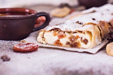 Strudel Kuruyemiş ile