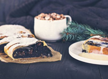 siyah arka plan üzerine Strudel