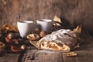 Strudel Kuruyemiş ile