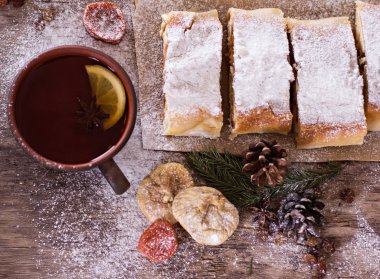Strudel Kuruyemiş ile