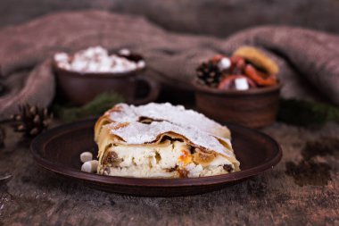 Strudel Kuruyemiş ile