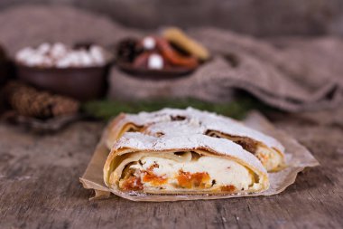 Strudel Kuruyemiş ile