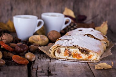 Strudel Kuruyemiş ile