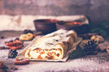 Strudel Kuruyemiş ile