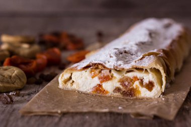 Strudel Kuruyemiş ile