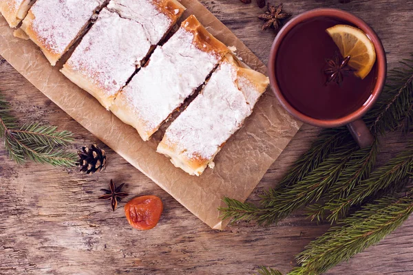 Strudel with dried fruits — Stock Photo, Image