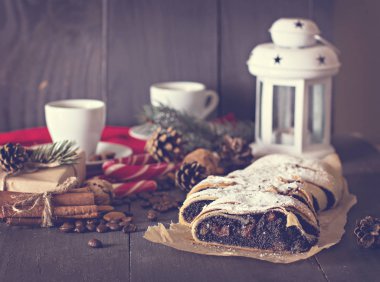 siyah arka plan üzerine Strudel