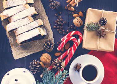 siyah arka plan üzerine Strudel