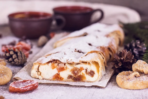 Strudel with dried fruits — Stock Photo, Image