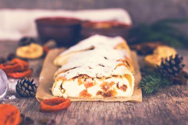 Strudel Kuruyemiş ile