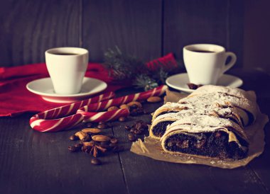 siyah arka plan üzerine Strudel