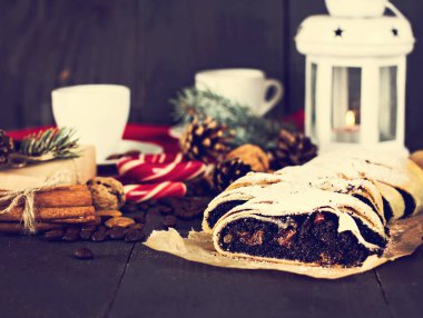 siyah arka plan üzerine Strudel