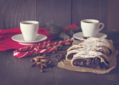 siyah arka plan üzerine Strudel