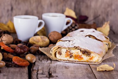 Strudel Kuruyemiş ile