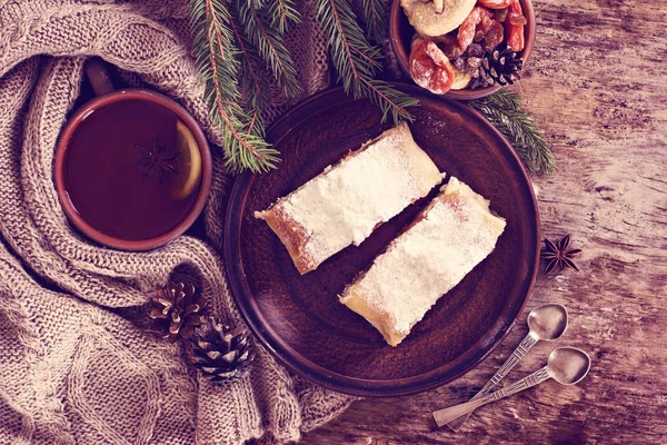 Strudel with dried fruits — Stock Photo, Image