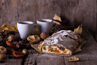 Strudel Kuruyemiş ile