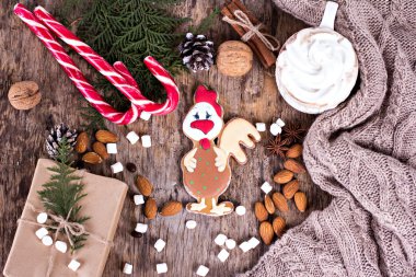 Gingerbread bir horoz şeklinde