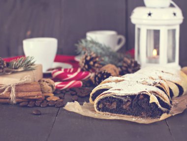 siyah arka plan üzerine Strudel