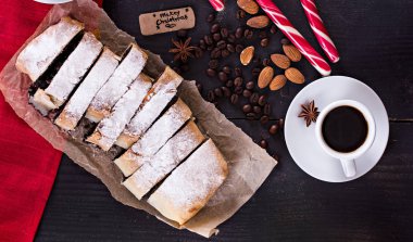 siyah arka plan üzerine Strudel