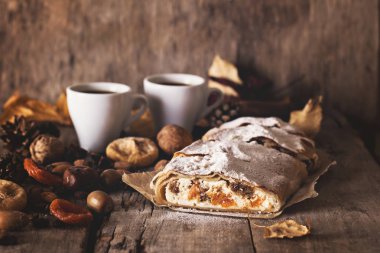 Strudel Kuruyemiş ile