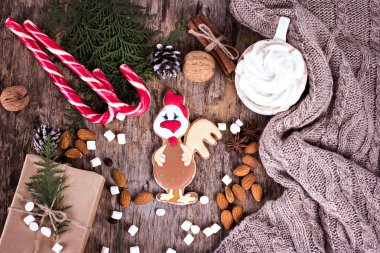Gingerbread bir horoz şeklinde
