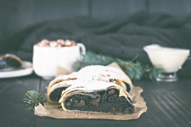 siyah arka plan üzerine Strudel