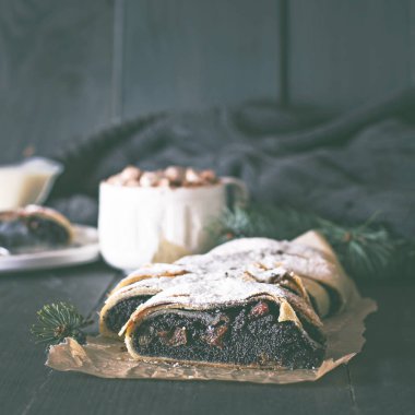siyah arka plan üzerine Strudel