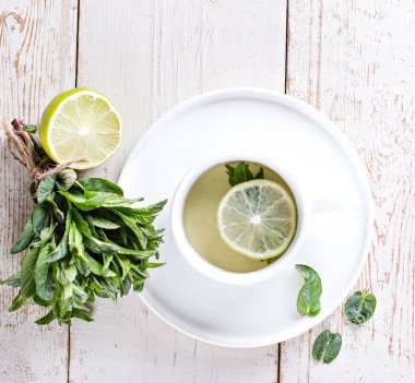 Nane ve limon çayı