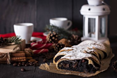 siyah arka plan üzerine Strudel
