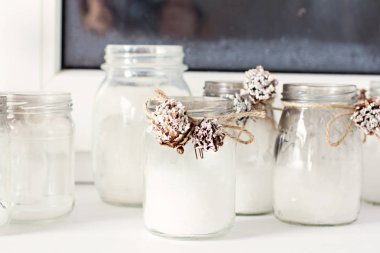 mumlar ve süslemeler.