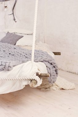 Yatak, İskandinav tarzı, gri kareli.