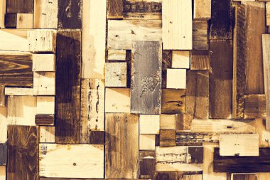 duvar ağacını kesmek.