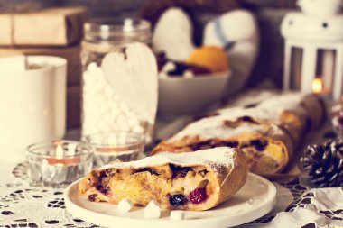 meyveli turta ve kış dekor