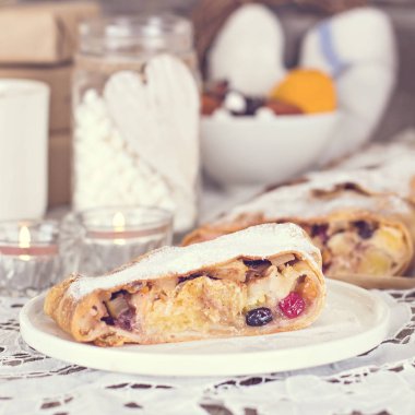 meyveli turta ve kış dekor