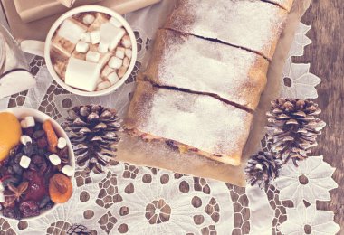 meyveli turta ve kış dekor