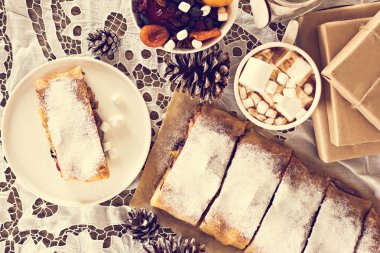 meyveli turta ve kış dekor