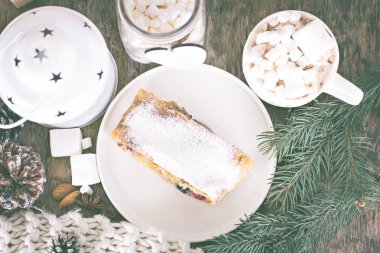 meyveli turta ve kış dekor