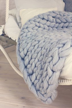 Yatak, İskandinav tarzı, gri kareli.