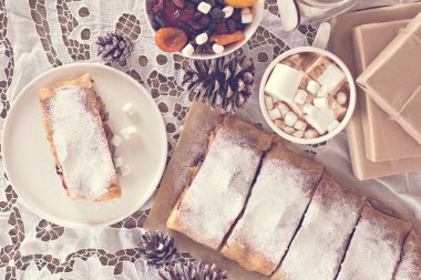 meyveli turta ve kış dekor