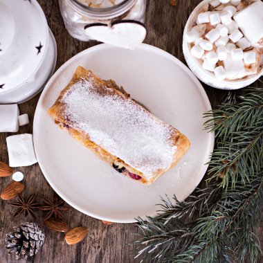 meyveli turta ve kış dekor