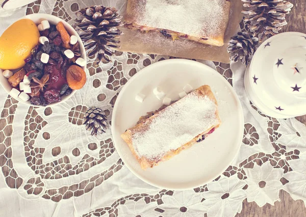 Strudel y decoración de invierno — Foto de Stock