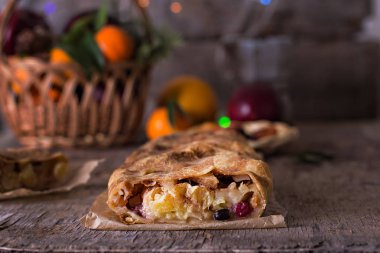 meyveli turta ve kış dekor