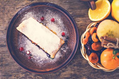 meyveli turta ve kış dekor